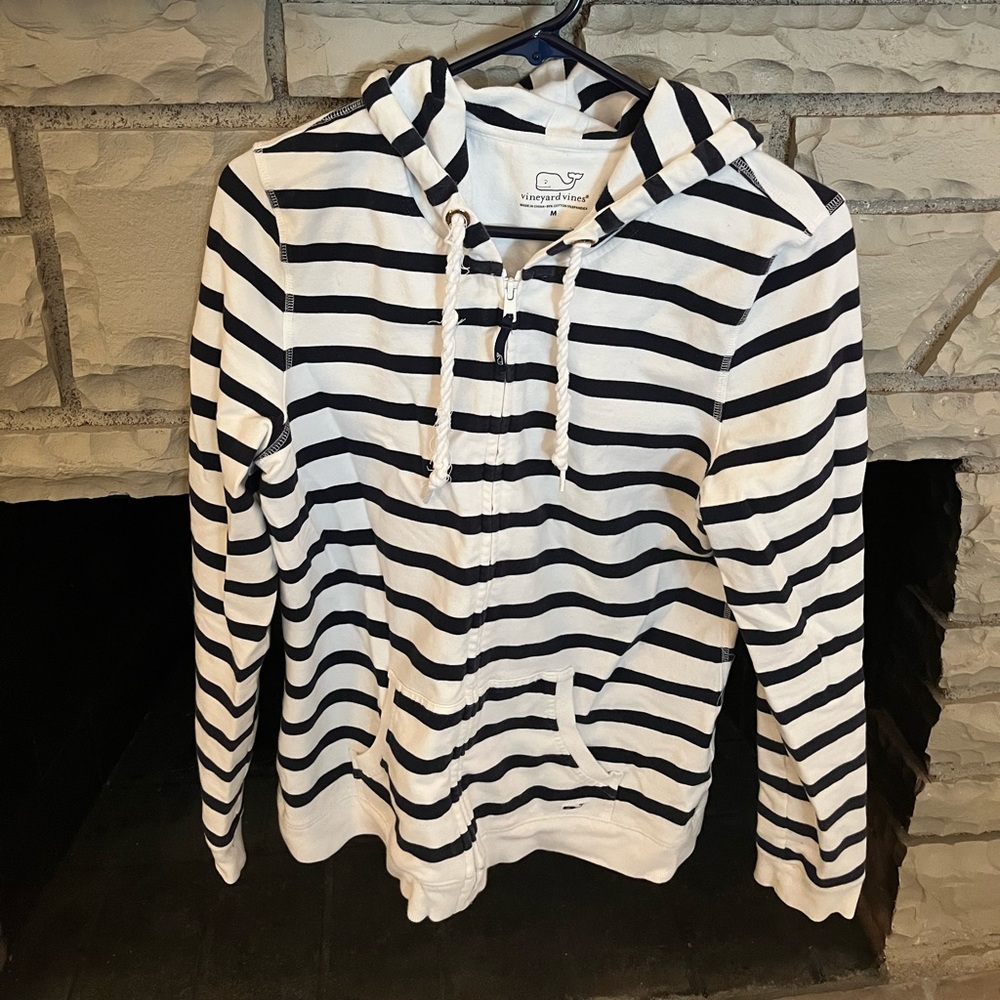 Navy and white Vineyards Vines sweatshirt